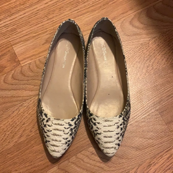 BCBGeneration snake print pointed flats | size 5 - Picture 1 of 4